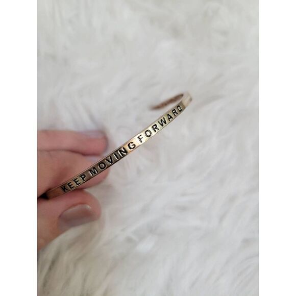 Motivational Cuff Link Bangle Bracelet "KEEP MOVING FORWARD" - Picture 1 of 5